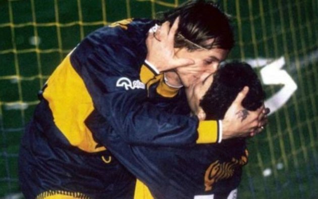 View Abrazo Maradona Caniggia Pics