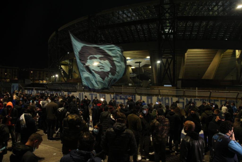 Nápoles decretó “luto ciudadano” y el estadio llevará su nombre