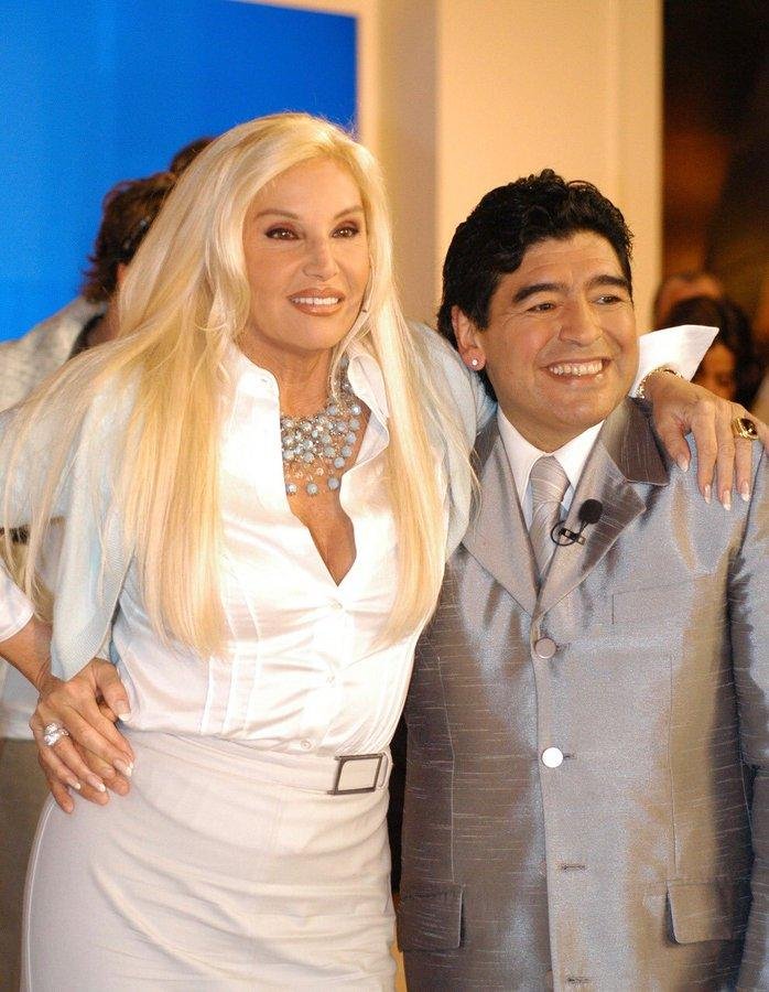 Dolor: la farándula despidió a Maradona