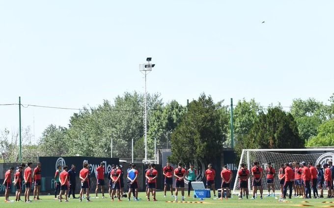 El homenaje de los planteles de los equipos de la Superliga