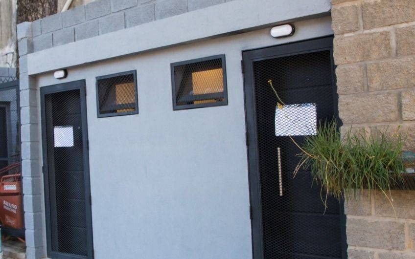 La plaza Rigolleau ya tiene baños públicos renovados