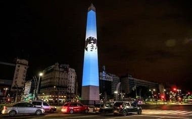 El Obelisco se sumó a los homenajes al gran ídolo