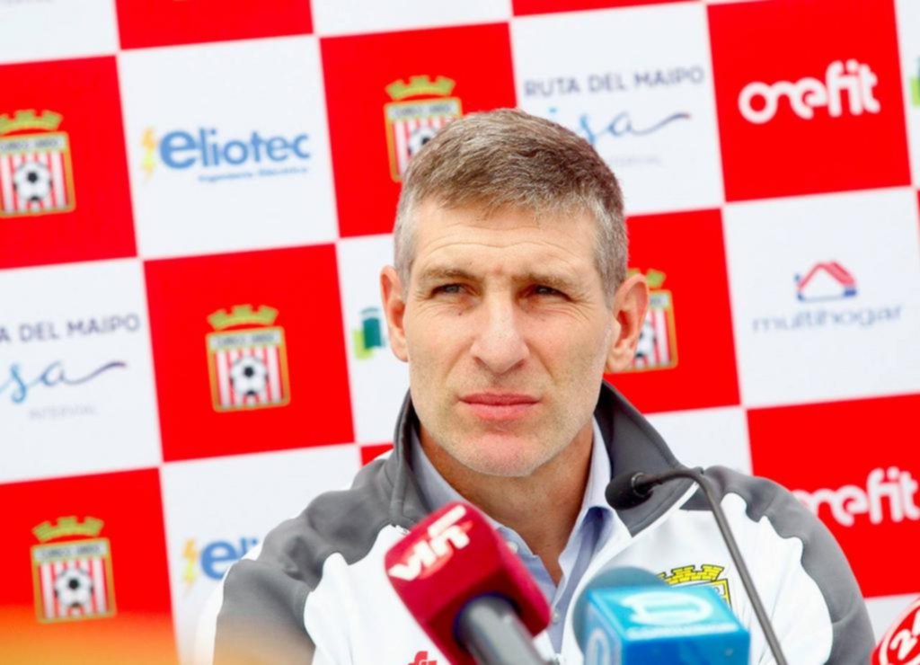 Martín Palermo fue presentado como nuevo DT del Curicó en el fútbol chileno