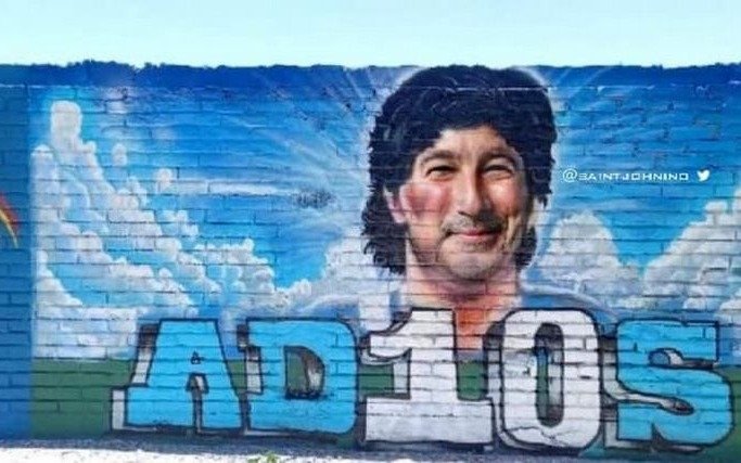 El mural homenaje a Maradona editado con la cara de Pachu Peña que se convirtió en viral