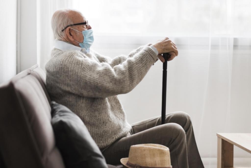 Geriátricos con visitas y salidas: los cambios en el protocolo “anticovid”