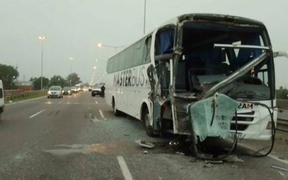 Camión, micro, auto...: fuerte choque múltiple en  la Panamericana con al menos 17 heridos