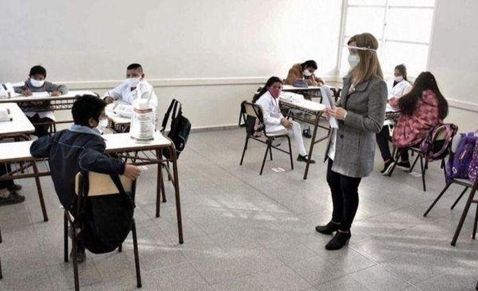Docencia: polémica por norma que limita la edad