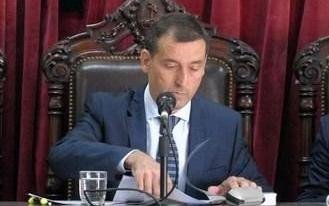 Un juez llegó a su casa y lo recibieron tres ladrones