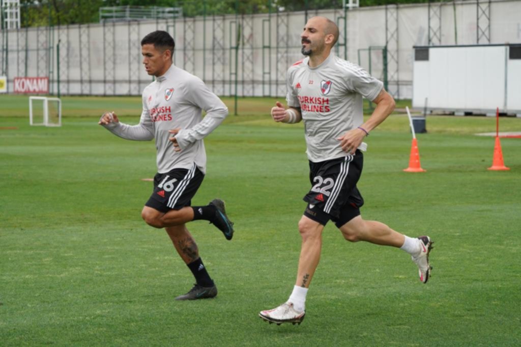 Gallardo sigue de cerca a Rojas y tiene una duda en ataque