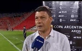 Battaglia irónico: "Me voy, no sea cosa que se me metan en el vestuario"