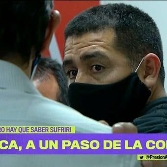 Otro capítulo y van...Riquelme fue a hablar con los jugadores después del triunfo