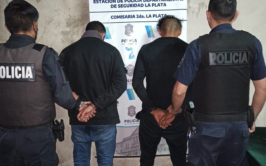 Ya tenían maniatada a la dueña de casa, pero sonó la alarma y llegó la policía