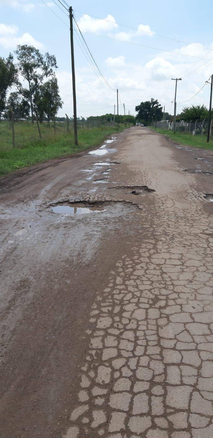 Reclamo por calles en mal estado en “Estancia Chica”