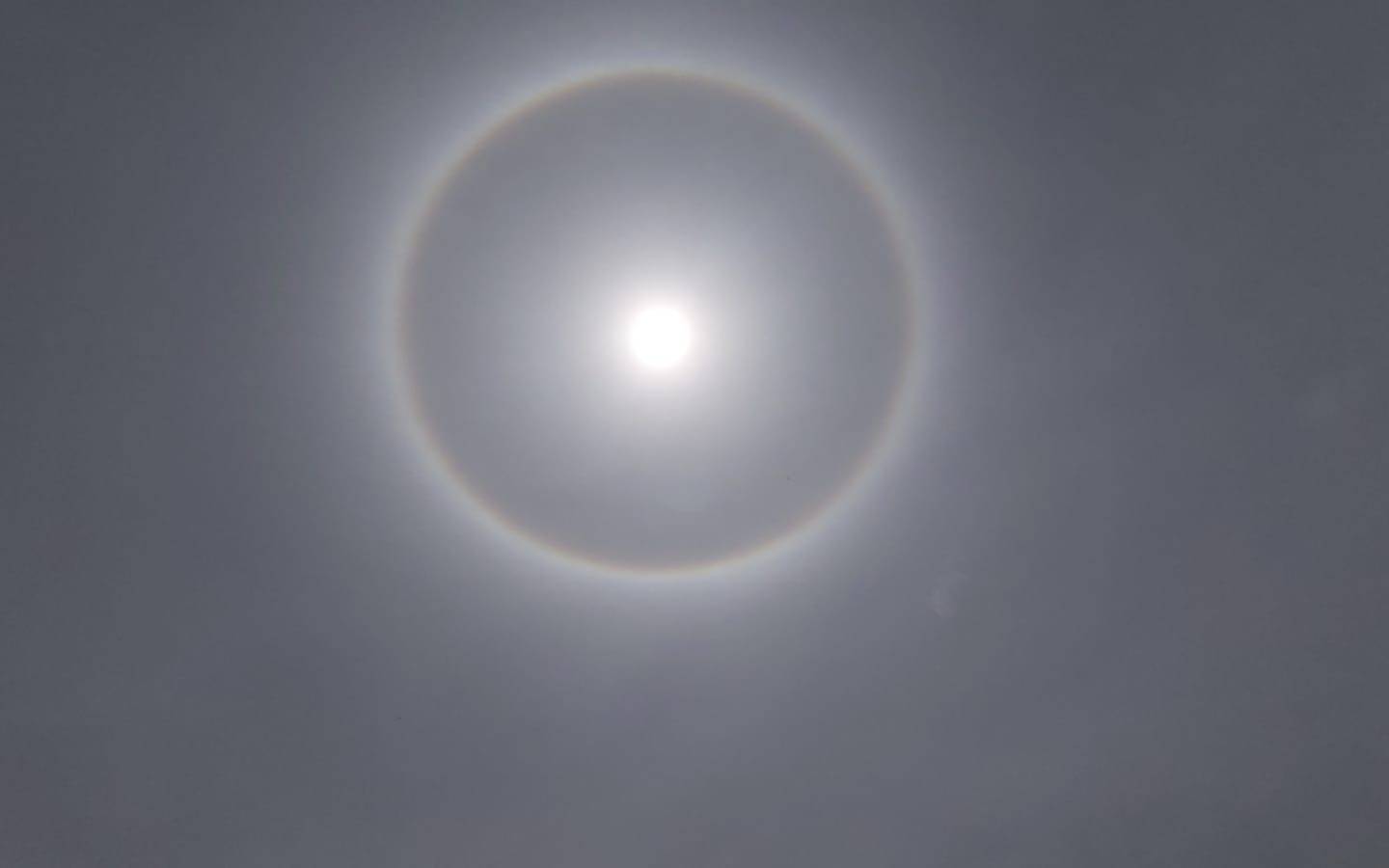Salió el sol y hubo un espectáculo natural en el cielo