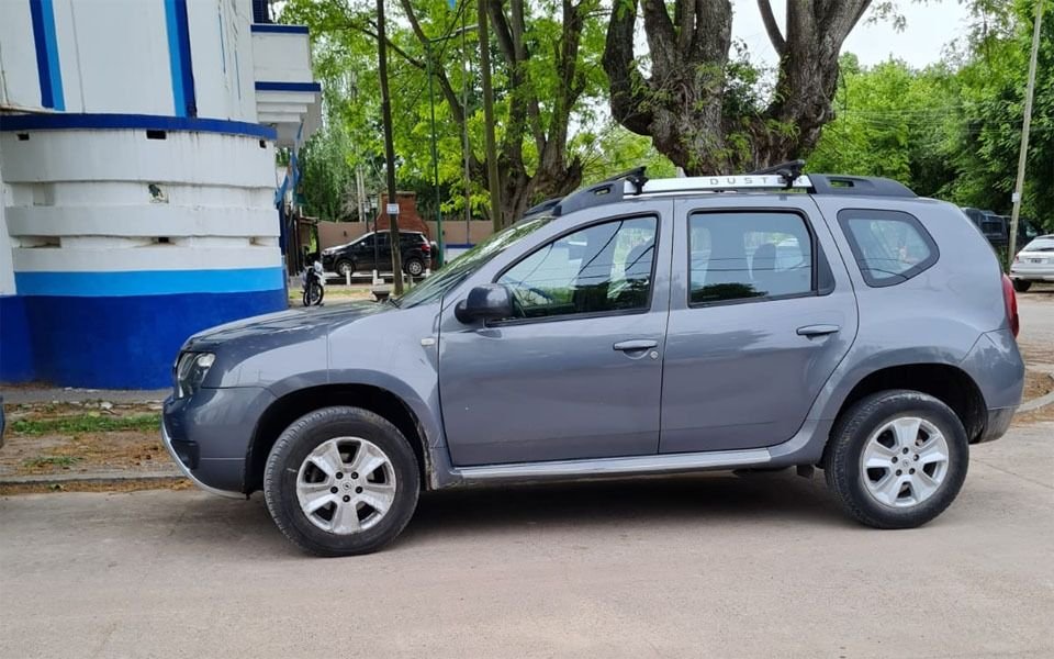 Persecución a toda velocidad en la Av. 520 por una Renault Duster robada