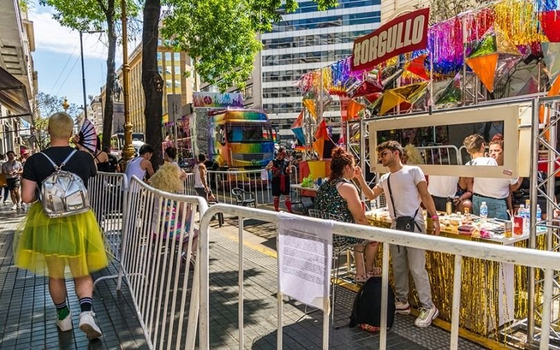 Miles de personas se juntan en Plaza de Mayo por la Marcha del Orgullo