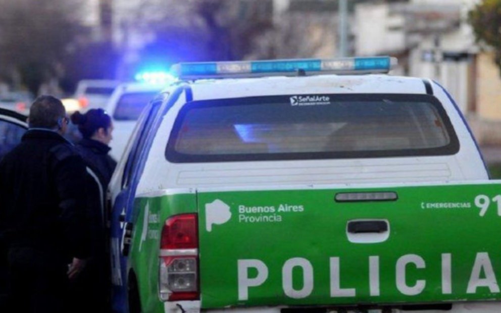 Horror en Berazategui: lo matan de un tiro en la cabeza mientras caminaba con su novia