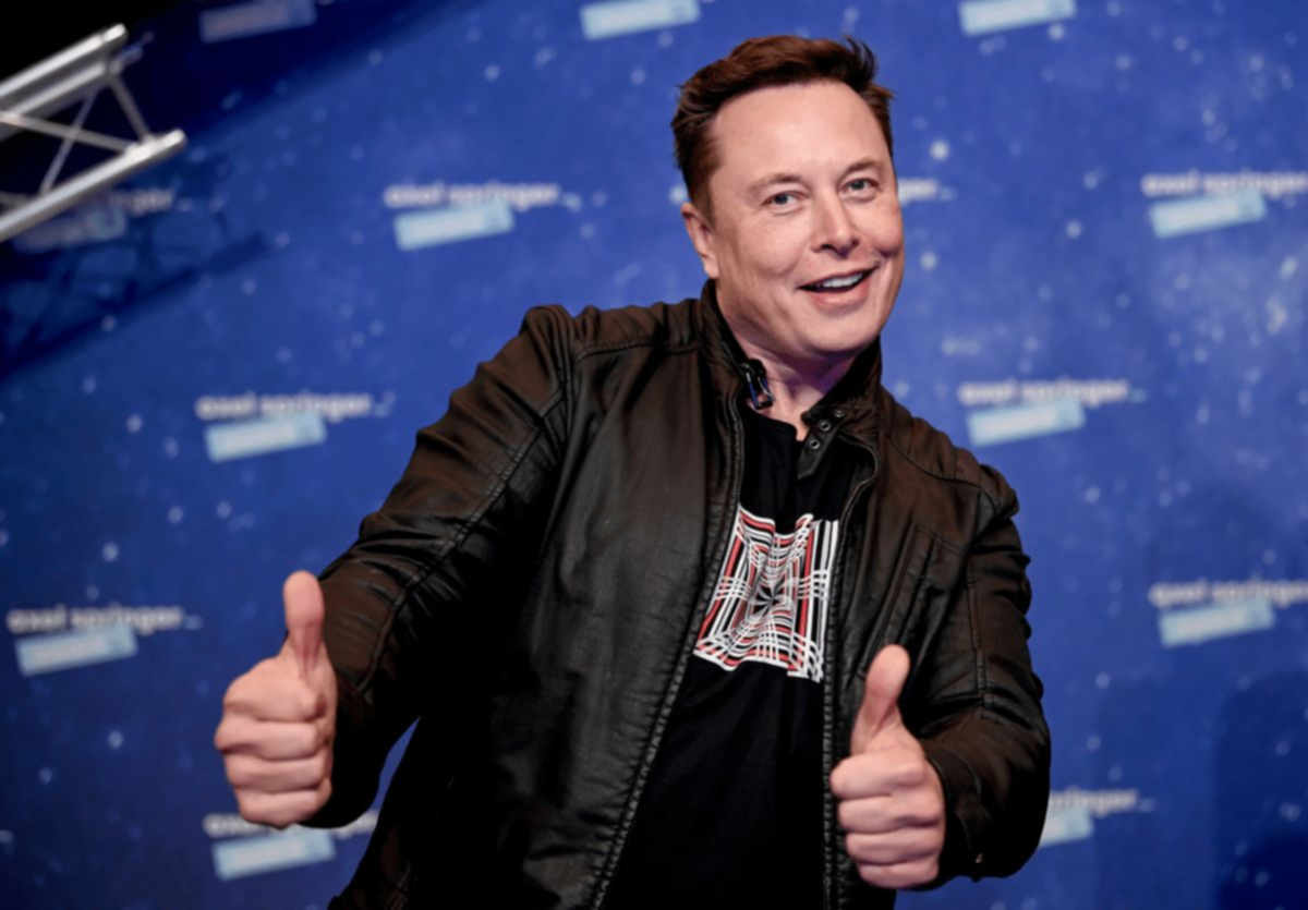 Elon Musk hizo una pregunta en Twitter y las acciones de Tesla cayeron: qué dijo