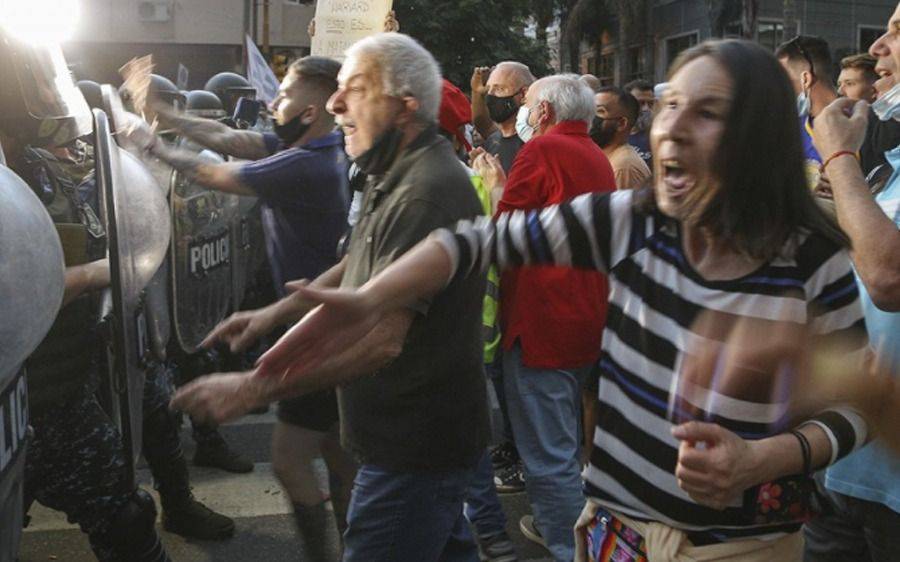 Crimen del kiosquero: se tensó la marcha de vecinos de Ramos Mejía y hubo incidentes con la Policía