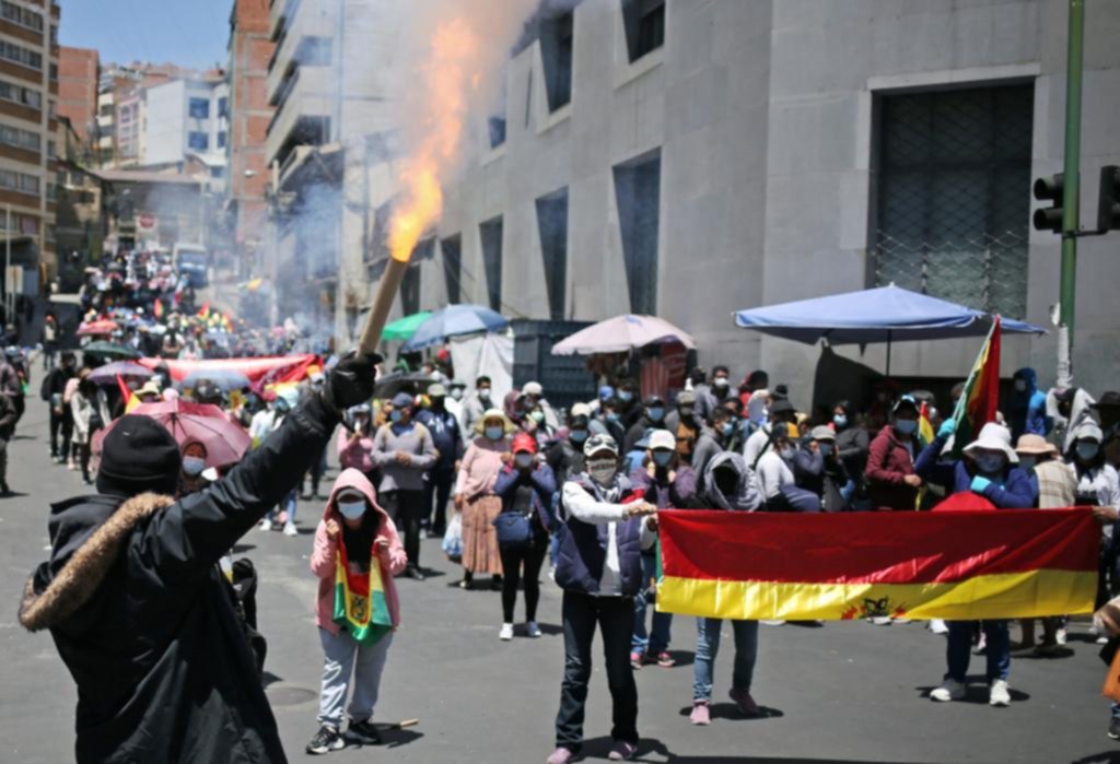 Primer año de Arce en Bolivia, en medio de silbidos y protestas