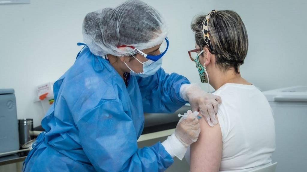 Pfizer dará una tercera dosis a voluntarios