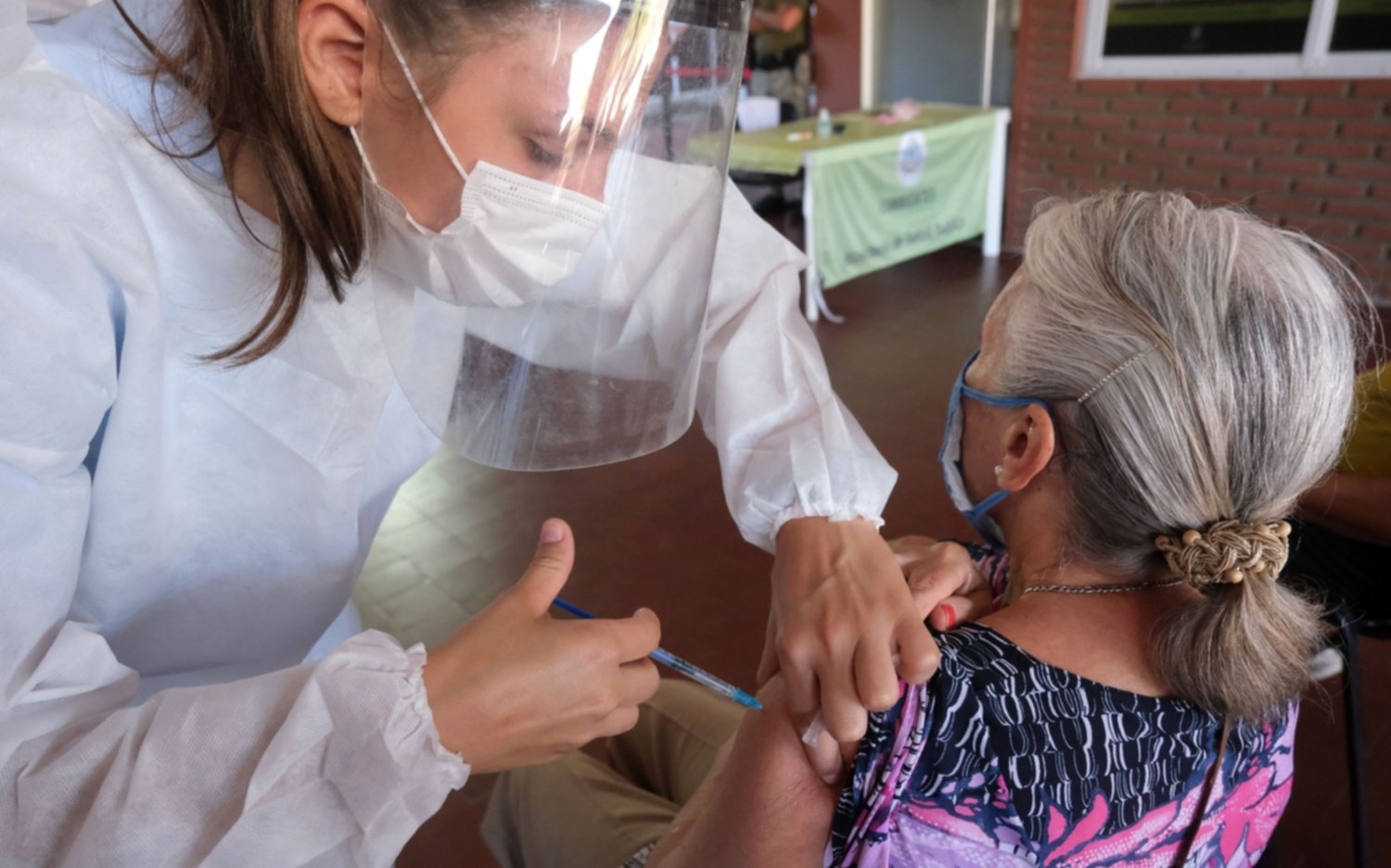 Confirman que en Provincia el personal de Salud recibirá una tercera dosis contra el COVID-19