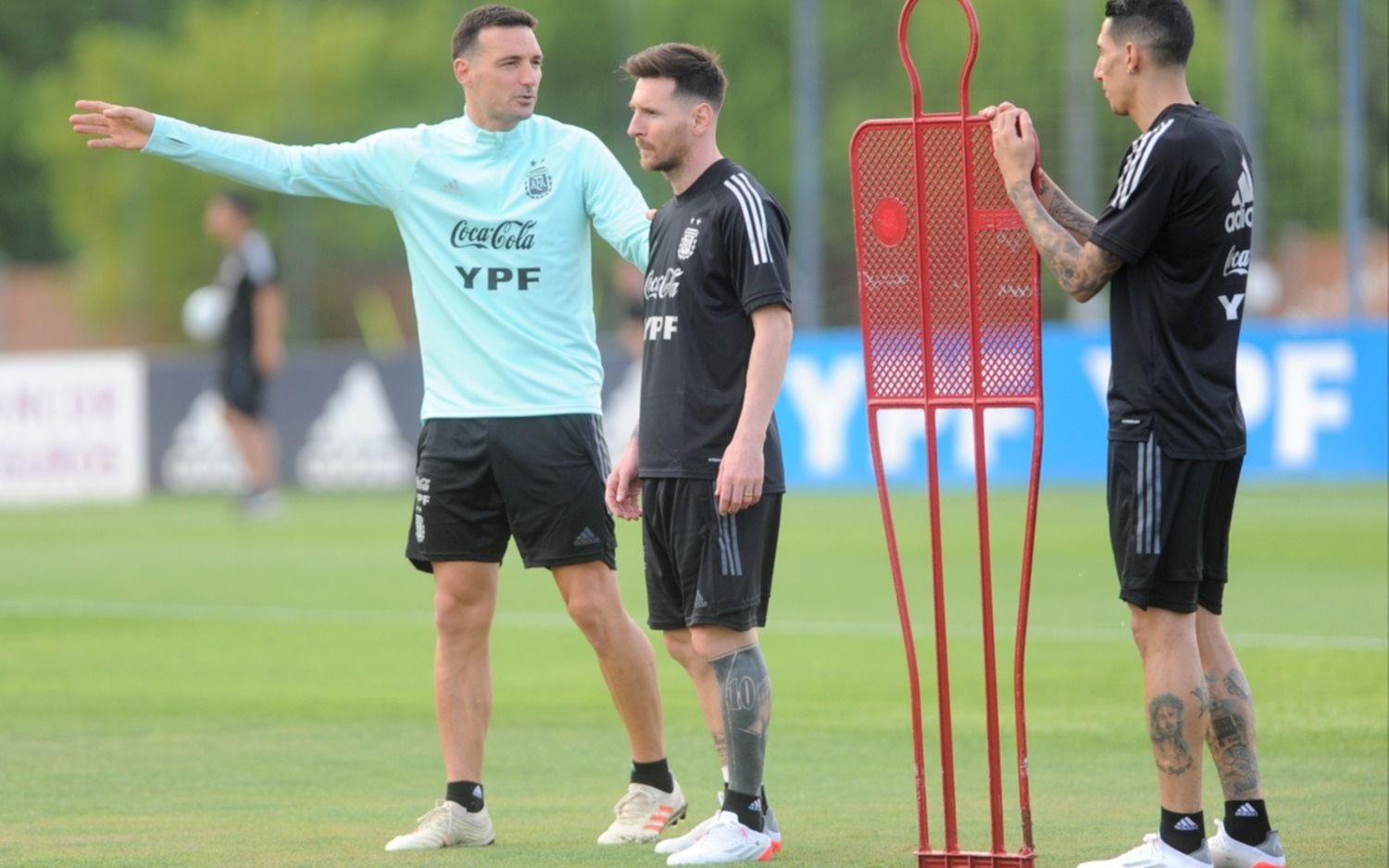 Fotos.- Messi se entrenó en Ezeiza, pero sigue si jugará ante Uruguay