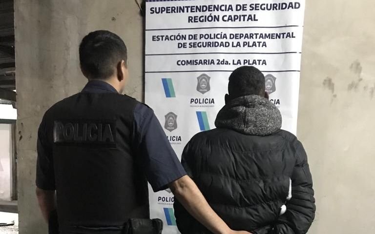 Lo buscaban por robo en Quilmes y lo atrapan en cercanías de la Estación, en La Plata
