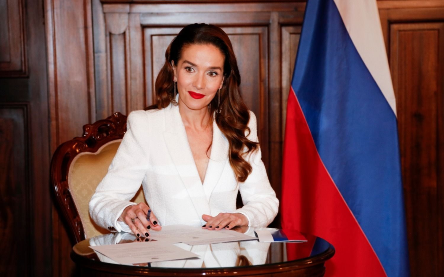 Natalia Oreiro recibió el pasaporte ruso: "Es un acto de amor que lleva más de 20 años"