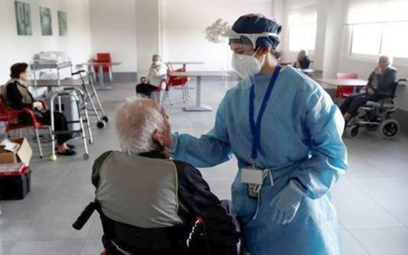 Anuncian aplicación de tercera dosis a personal de salud y mayores de 70 años