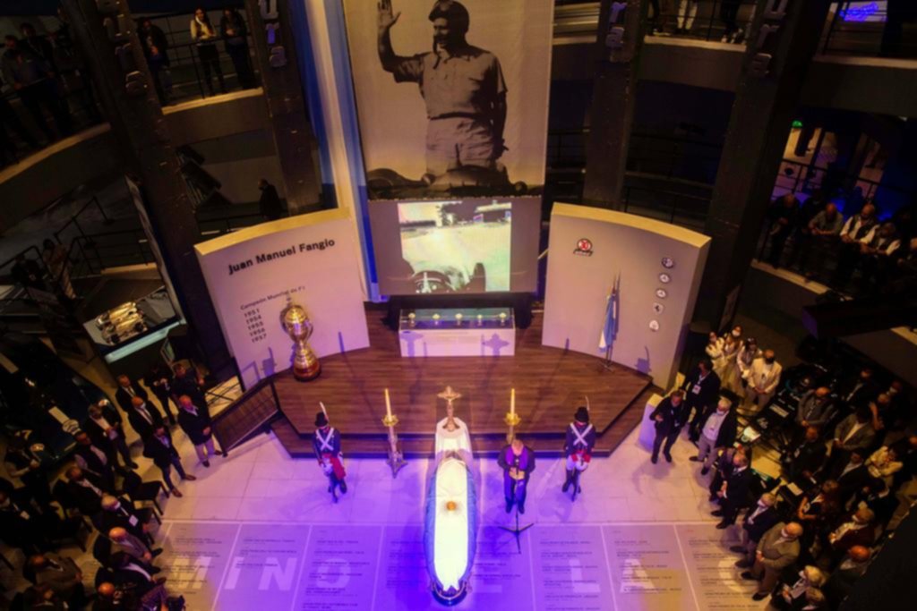 Emotiva ceremonia en el cierre al Tributo a Fangio