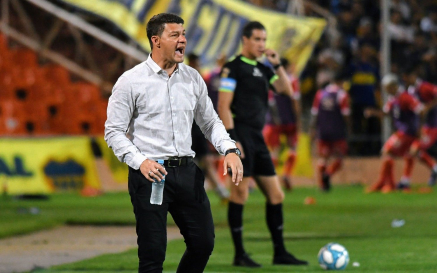 Dicen que entre Battaglia y Riquelme las cosas no están bien y el DT dejaría su cargo