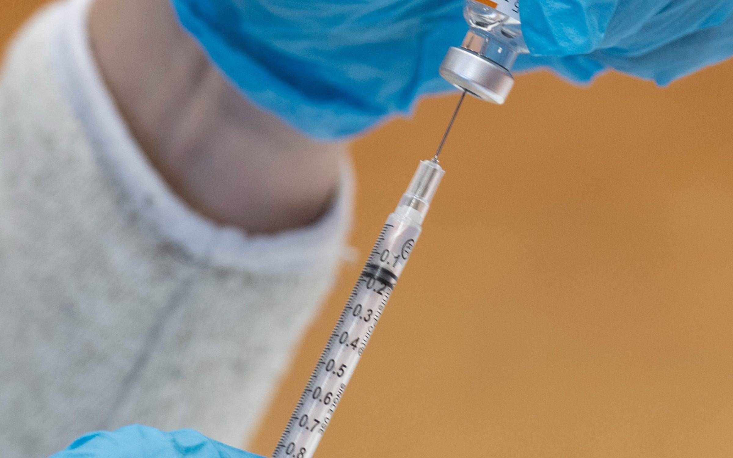 El Gobierno donará vacunas contra el COVID-19: cuántas y a qué países