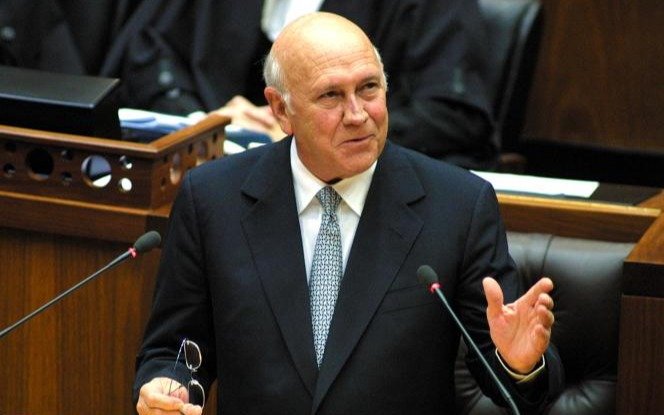 Murió Frederik de Klerk, último presidente del apartheid de Sudáfrica y Nobel de la Paz