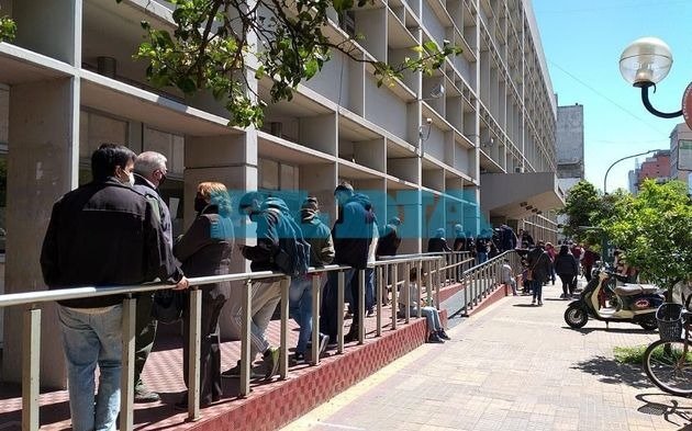 A partir del lunes, los bancos volverán a atender sin turno, pero garantizando medidas sanitarias