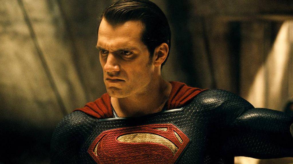 Cavill no renuncia a Superman: “La capa está en el armario”
