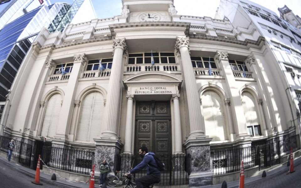 El Banco Central vendió 290 millones para contener el precio del dólar