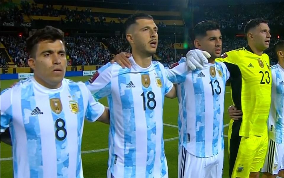 "Coronados de gloria vivamos": así sonó el himno argentino en Montevideo 