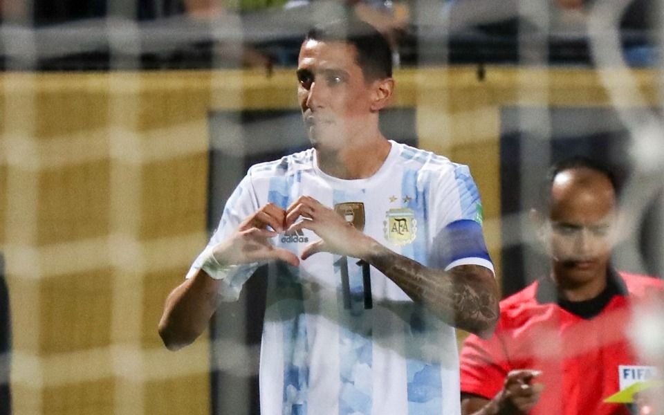 Di María llevó la cinta y clavó un golazo