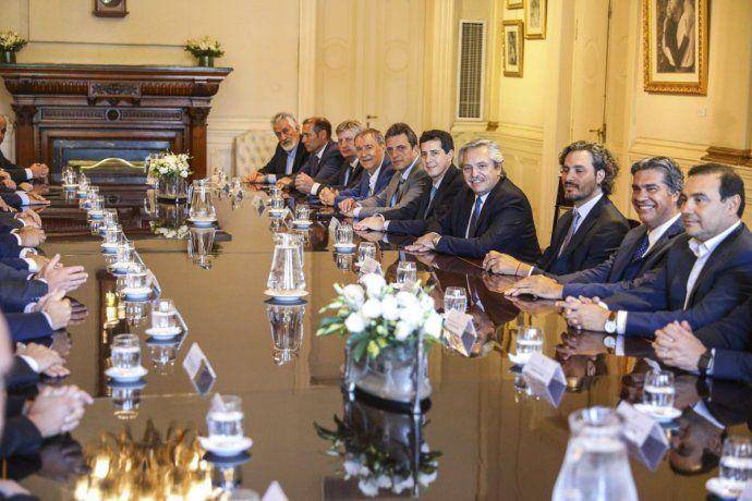 El Gobierno llamará al diálogo a la oposición, empresarios y gremios