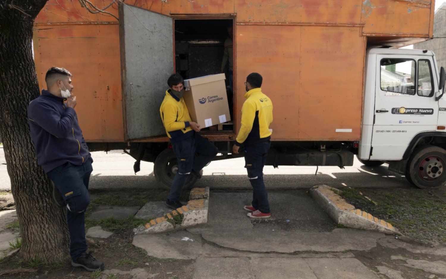 Comenzó la distribución de urnas en todo el país para las elecciones de mañana