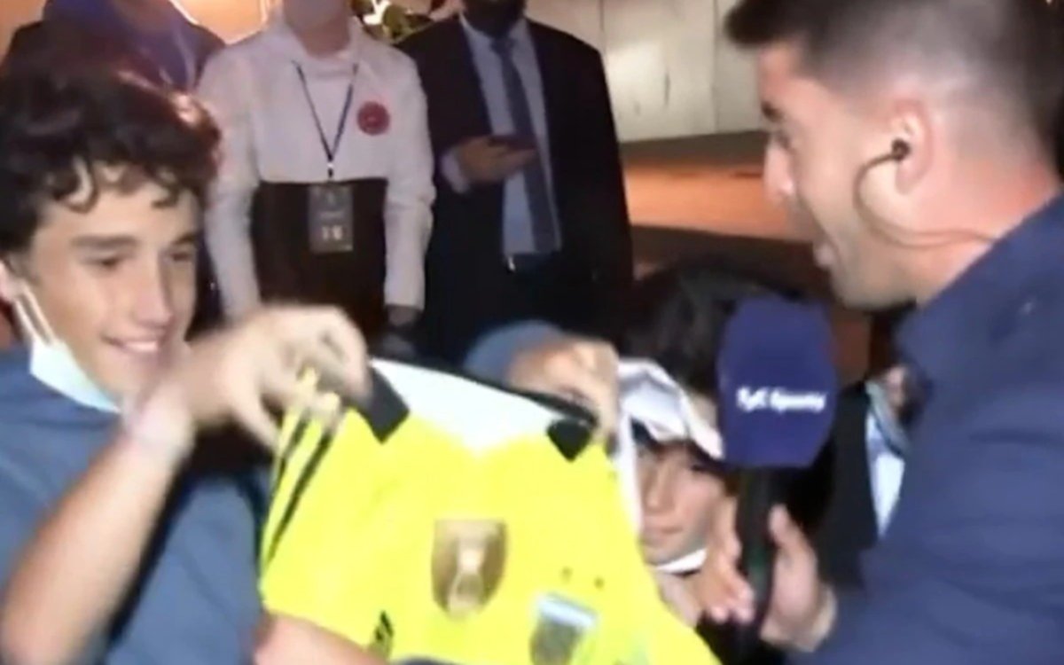 Una historia increíble detrás del gesto de "Dibu" Martínez con un chico