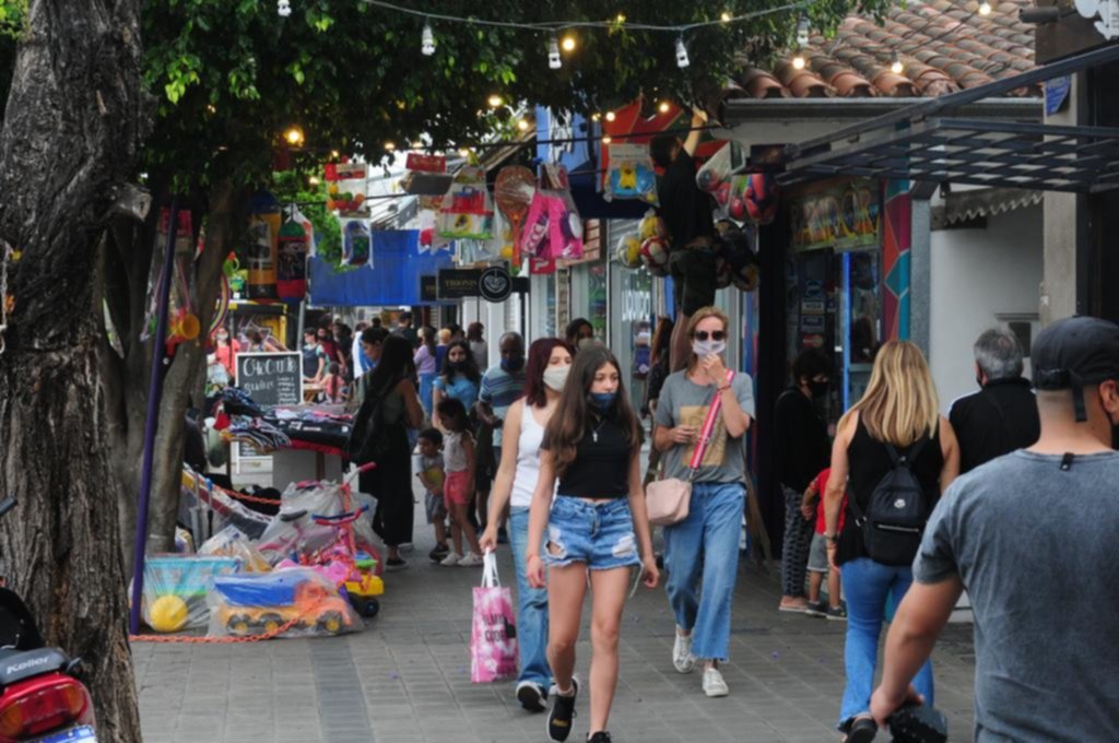 Con tarjeta y algo más: los Hornos busca reforzar su “centro”