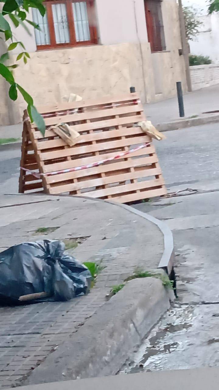 Nuevo reclamo por un “cráter” en la esquina de 17 y 45