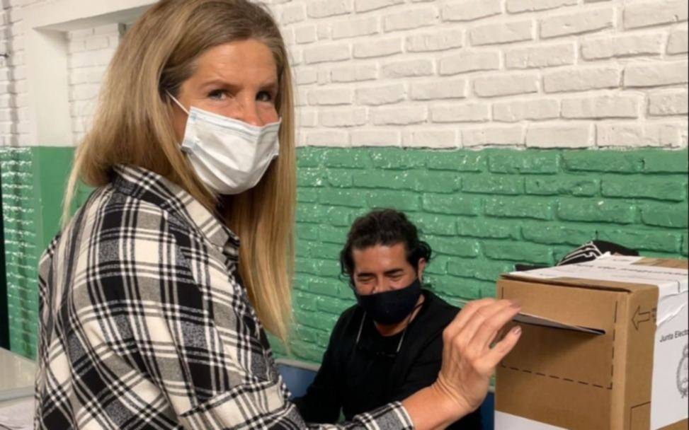 "Hay que salir de la grieta que nos empobrece" dijo Hotton tras votar en Campana