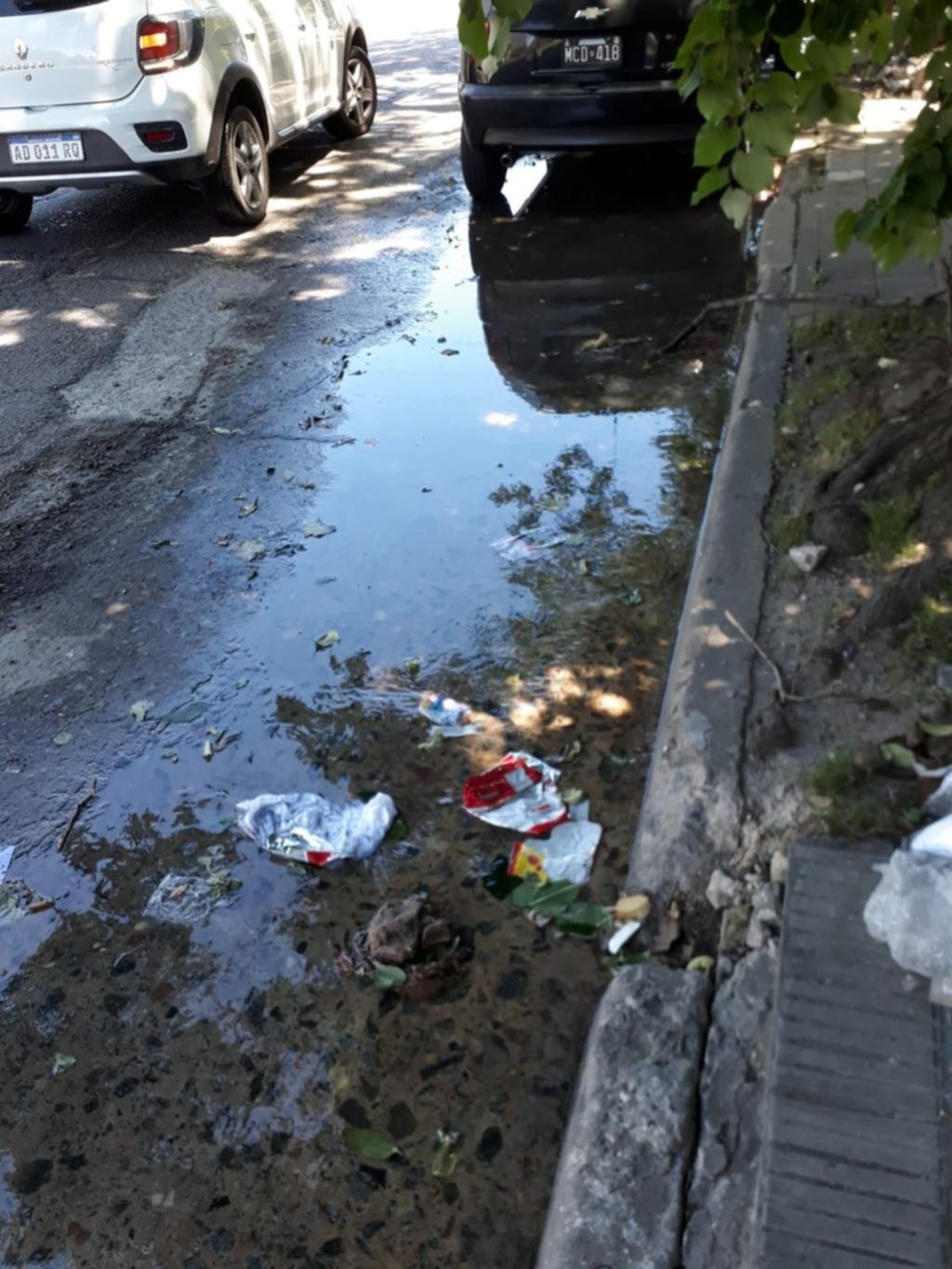 Una “laguna” en 19 entre 46 y 47 por una cañería rota