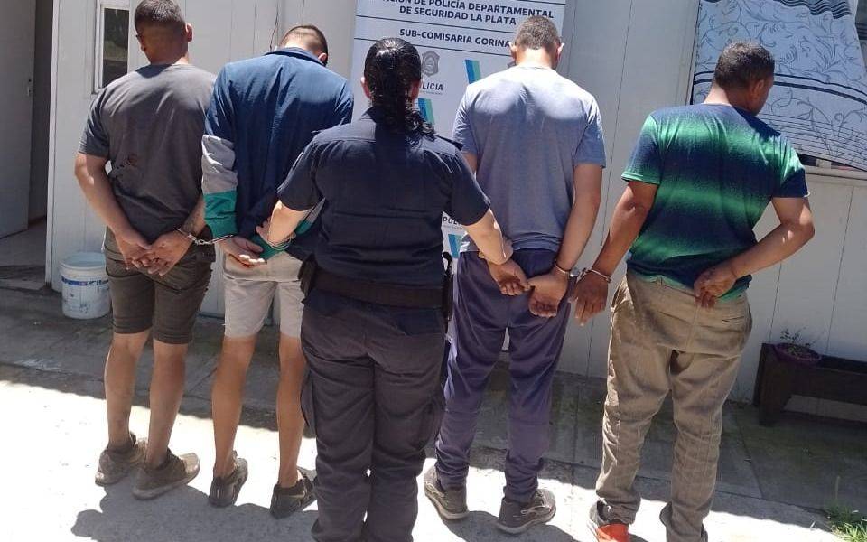 Cuatro motochorros desvalijaron un taller mecánico en Gorina