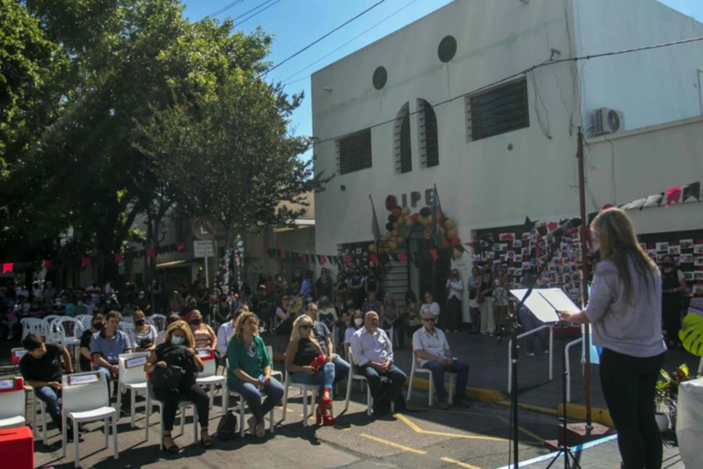 Emotiva celebración de una escuela de La Loma