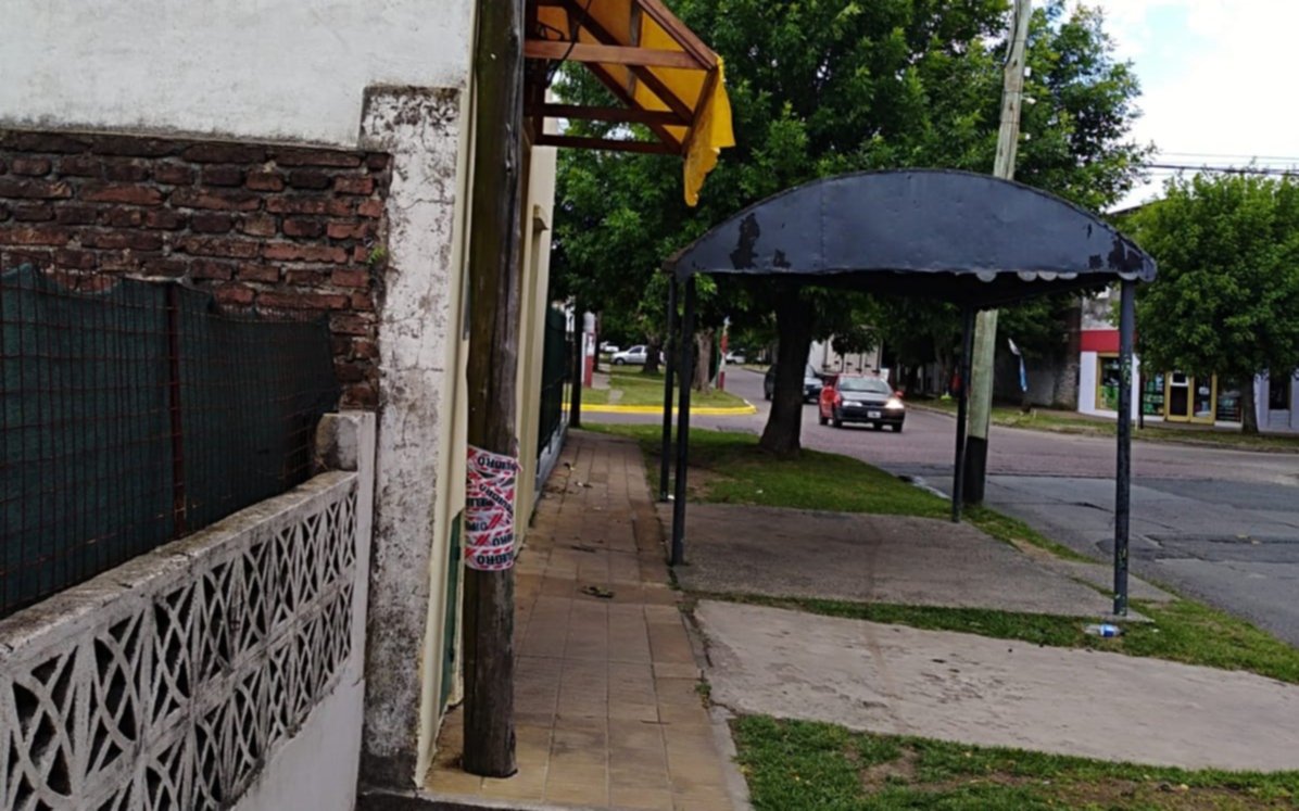 Angustia en Ringuelet por un poste con riesgo de caída