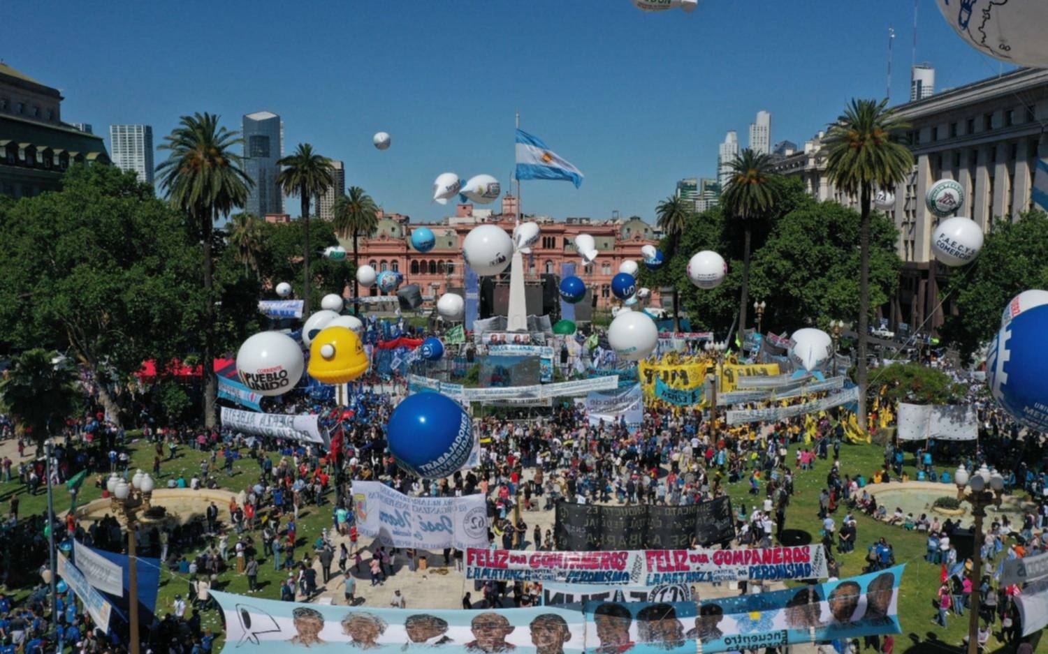 Movimientos sociales, gremios y militantes coparon la Plaza de Mayo